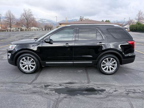Used 2017 Ford Explorer Limited image 2