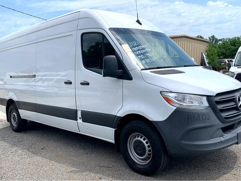 Used 2021 Mercedes-Benz Sprinter 2500 image 3