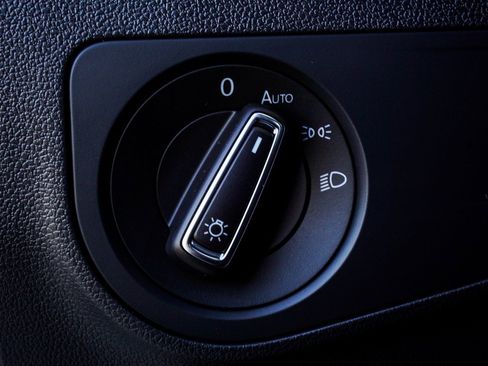 Used 2022 Volkswagen Tiguan SE R-Line image 32