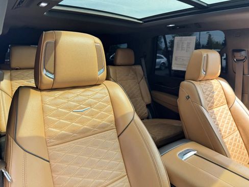 Used 2021 Cadillac Escalade Premium Luxury w/ Performance Package AWD/4WD image 27