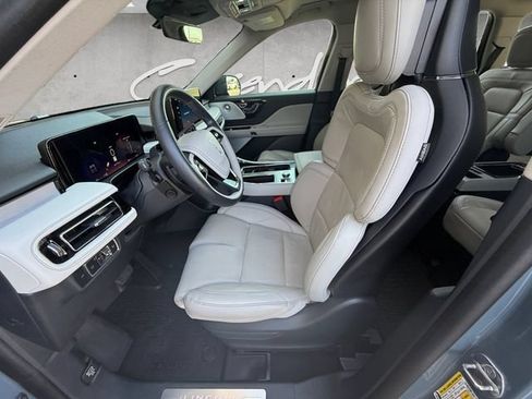 Used 2025 Lincoln Aviator Reserve w/ Equipment Group 201A AWD/4WD image 19
