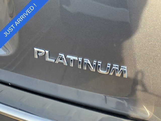 Used 2015 Nissan Pathfinder Platinum w/ Family Entertainment Package FWD image 6