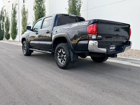 Used 2019 Toyota Tacoma TRD Off-Road AWD/4WD image 9