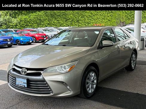 Used 2017 Toyota Camry LE FWD image 4