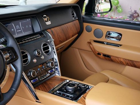 Certified 2019 Rolls-Royce Cullinan AWD/4WD image 27