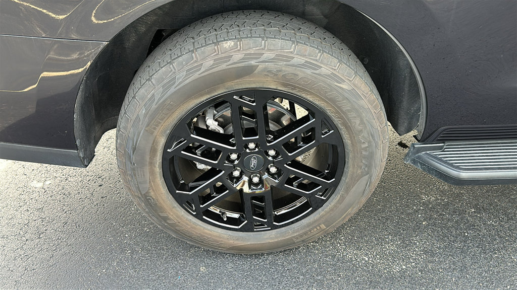 Used 2025 Ford Expedition Active AWD/4WD image 9