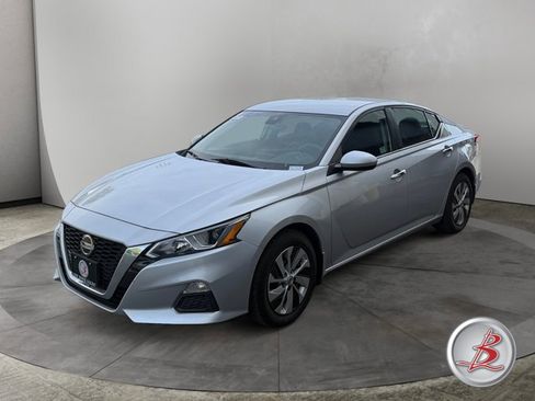 Used 2021 Nissan Altima 2.5 S w/ Driver Assist Package FWD image 2