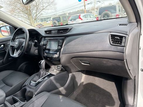 Used 2018 Nissan Rogue SL AWD/4WD image 16