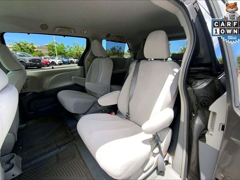 Used 2014 Toyota Sienna LE FWD image 23
