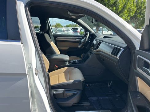 Certified 2022 Volkswagen Atlas Cross Sport SE image 34