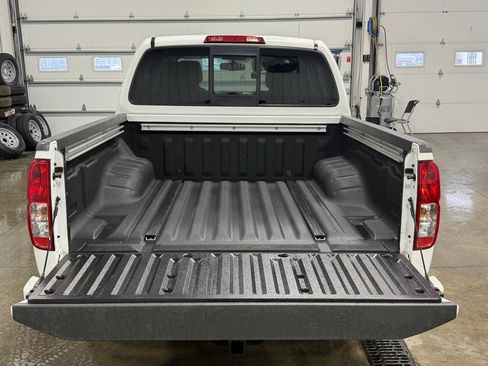 Used 2019 Nissan Frontier PRO-4X image 18