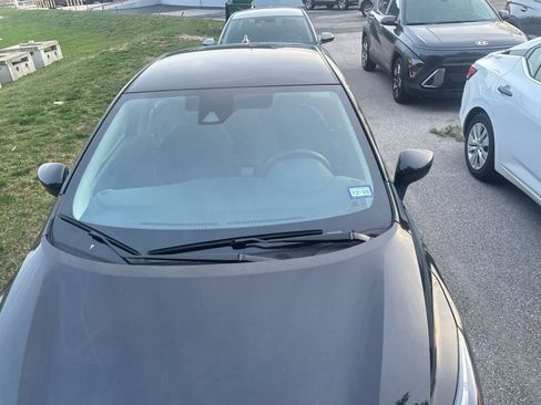 Used 2025 Nissan Versa SV image 10