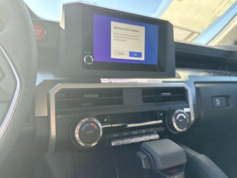 Used 2025 Toyota Tacoma TRD Off-Road AWD/4WD image 19