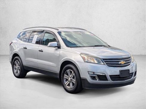 Used 2017 Chevrolet Traverse LT FWD image 3