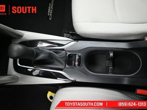 Used 2024 Toyota Corolla Cross L AWD/4WD image 19