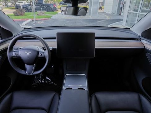 Used 2024 Tesla Model Y Long Range AWD/4WD image 35