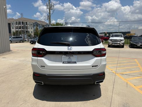 Certified 2024 Honda Pilot Sport image 7
