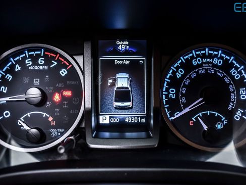 Used 2022 Toyota Tacoma TRD Sport image 18