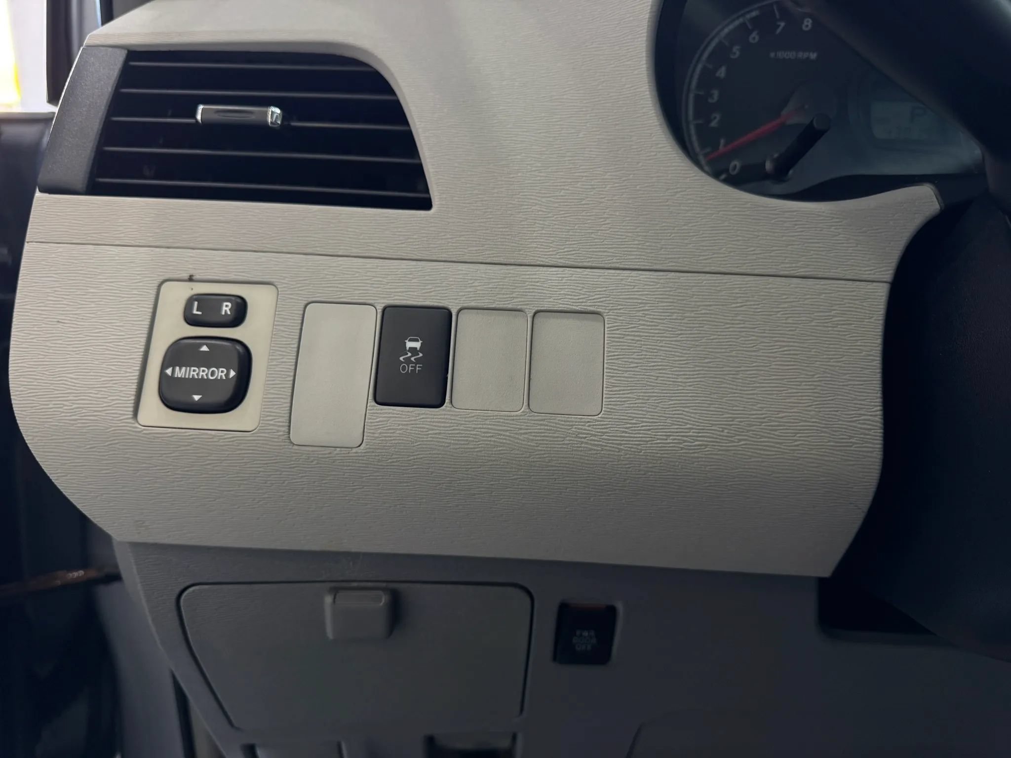 Used 2012 Toyota Sienna LE FWD image 14