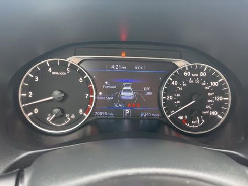 Used 2024 Nissan Altima 2.5 SV FWD image 37