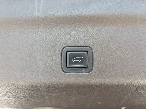 Used 2024 Chevrolet Suburban LT image 19