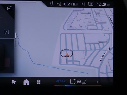 Used 2025 BMW X1 xDrive28i w/ Premium Package image 15