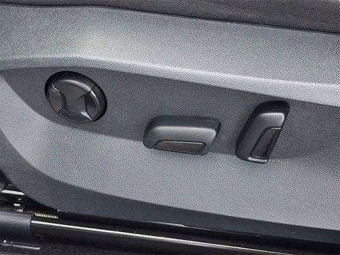 Certified 2022 Volkswagen Taos SE w/ Panoramic Sunroof Package image 30