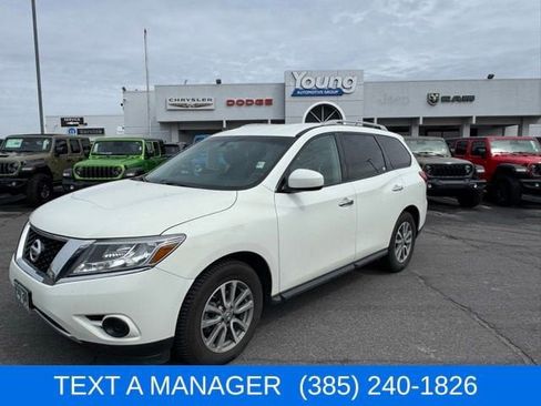 Used 2016 Nissan Pathfinder S image 1