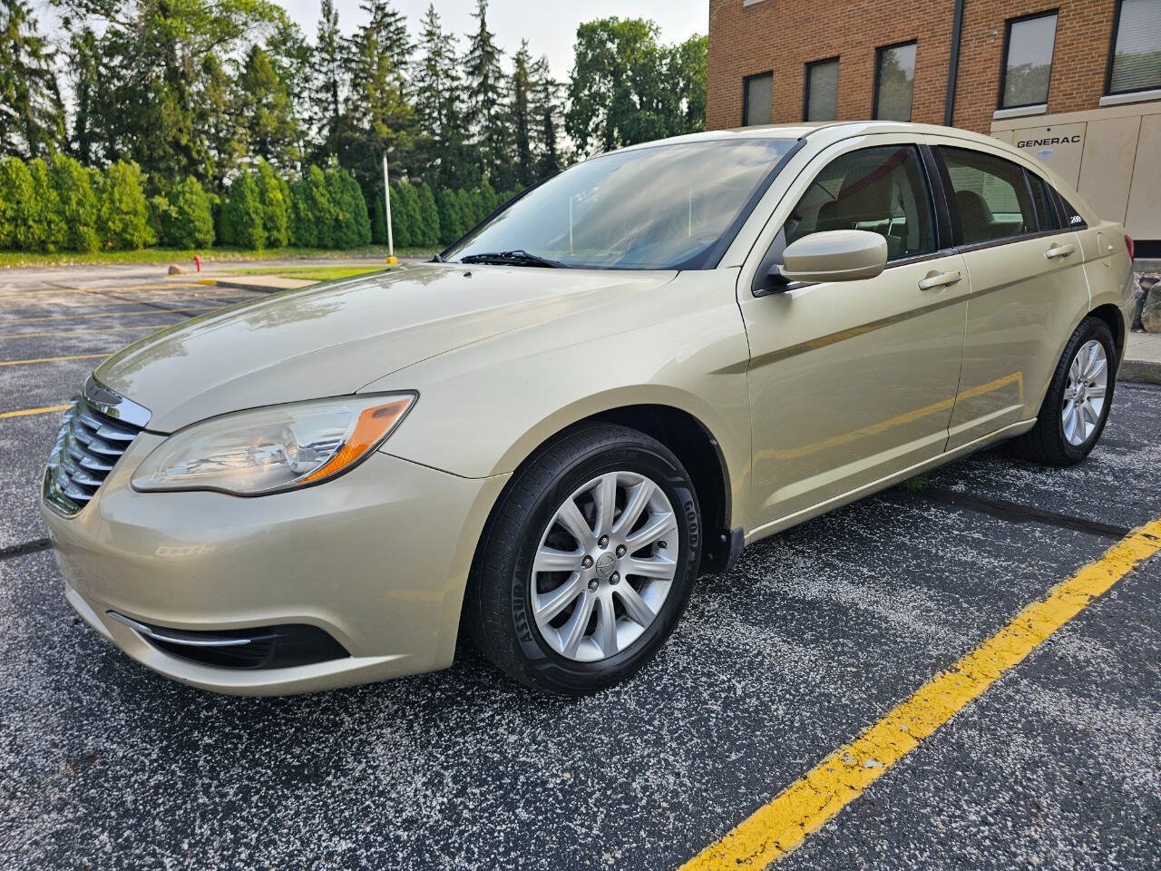 Used 2011 Chrysler 200 Touring FWD image 3