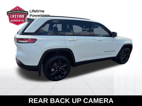 Used 2023 Jeep Grand Cherokee Altitude RWD image 8