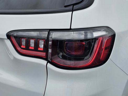 New 2026 Jeep Compass Latitude image 9