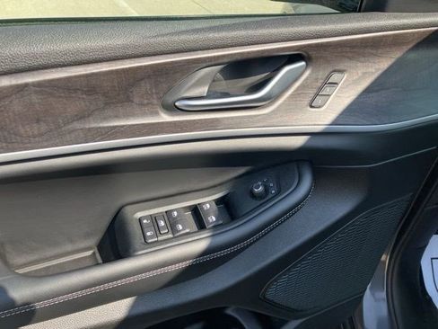 Certified 2025 Jeep Grand Cherokee Limited w/ Trailer Tow Package image 10