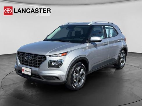 Used 2025 Hyundai Venue SEL FWD image 3