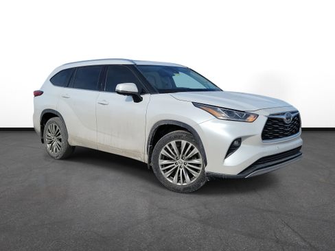 Used 2023 Toyota Highlander L image 1