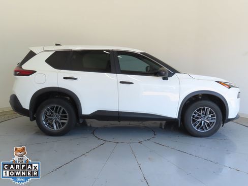 Used 2023 Nissan Rogue S FWD image 2