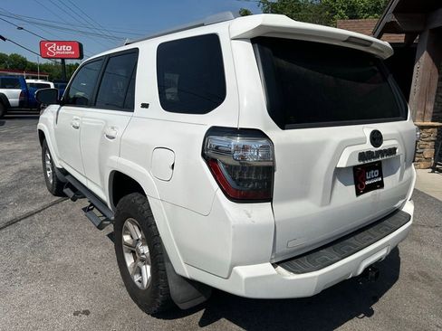 Used 2018 Toyota 4Runner SR5 Premium AWD/4WD image 2