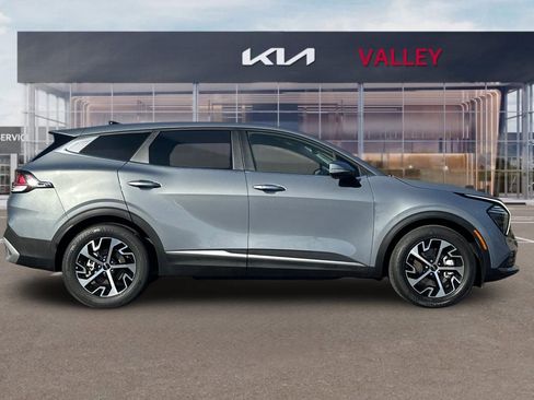 Used 2024 Kia Sportage EX image 3