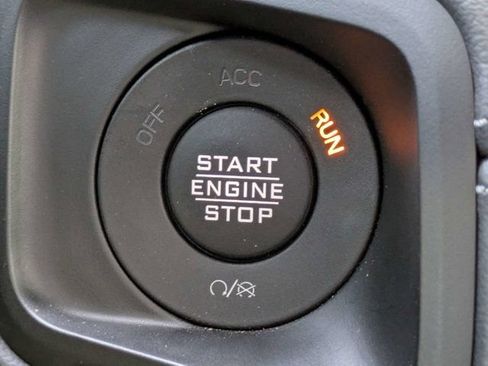 Certified 2025 Jeep Gladiator Mojave AWD/4WD image 30