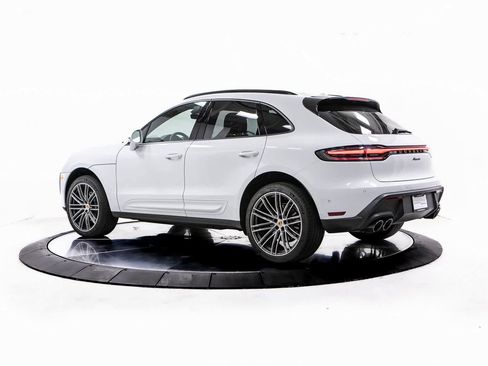 Certified 2025 Porsche Macan image 3