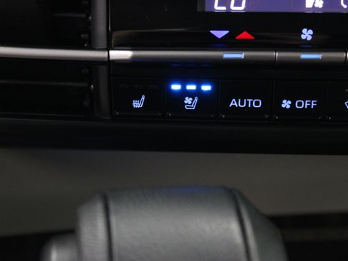 Used 2024 Toyota Sienna Limited FWD image 23