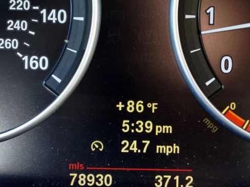 Used 2011 BMW 550i xDrive Sedan AWD/4WD image 18
