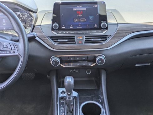 Used 2024 Nissan Altima 2.5 SV FWD image 16