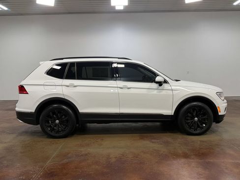 Used 2018 Volkswagen Tiguan SE w/ Panoramic Sunroof Package AWD/4WD image 23