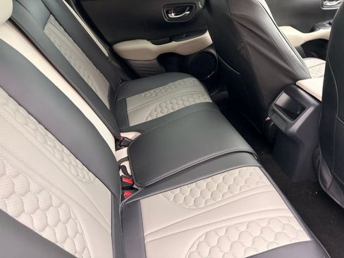 Used 2025 Honda HR-V LX image 15