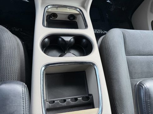 Used 2016 Dodge Grand Caravan SXT w/ Rear Park Assist Package image 44