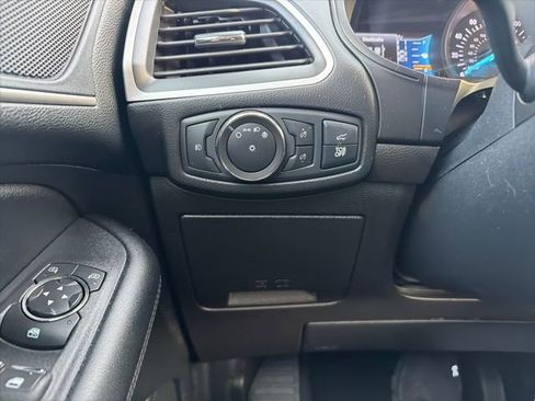 Used 2022 Ford Edge SEL w/ Convenience Package image 18