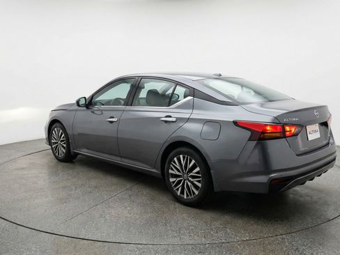 Used 2025 Nissan Altima 2.5 SV FWD image 6