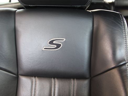 Used 2017 Chrysler 300 S AWD/4WD image 14