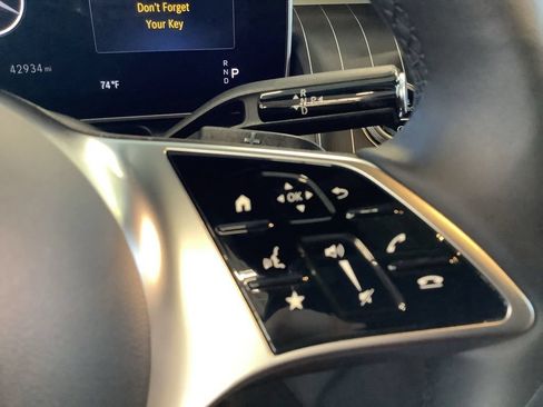 Used 2023 Mercedes-Benz GLC 300 4MATIC image 27