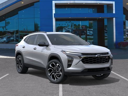 New 2026 Chevrolet Trax RS w/ Sunroof Package FWD image 32